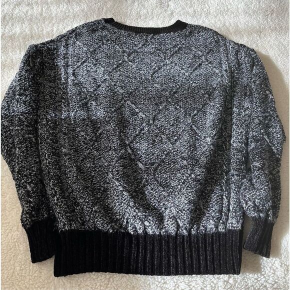 Tahari NWT black and white marbled sweater size S - Picture 3 of 8